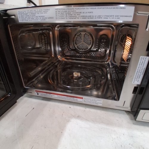 FRIGIDAIRE 3-IN-1 STAINLESS STEEL MICROWAVE/AIR FRYER/CONVECTION - 1.1CU.FT - 1000W - 23.3" X 19.1" X 12.4" - STAINLESS STEEL/BLACK (MODEL: EMW1220-B) image 5