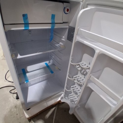 DANBY COUNTER‑HIGH COMPACT REFRIGERATOR WITH ENERGY STAR FULL‑WIDTH FREEZER CANSTOR BEVERAGE DISPENSER & REVERSIBLE DOOR - 3.2 CU FT - WHITE (MODEL: DCR032A2WDD) image 2