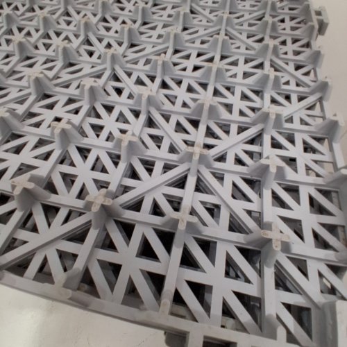 50PK VEVOR MODULAR INTERLOCKING DRAINAGE MATS - 12"X12" - GREY (MODEL: 30*30*1.5 CM-G) image 3