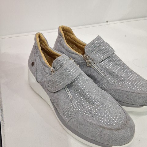 WOMEN'S CASUAL AND COMFORTABLE SNEAKERS - SIZE 10.5 (42) - GRAY image 2