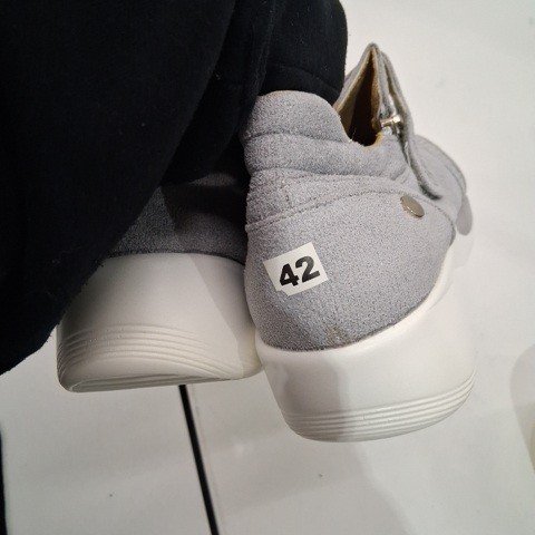 WOMEN'S CASUAL AND COMFORTABLE SNEAKERS - SIZE 10.5 (42) - GRAY image 3