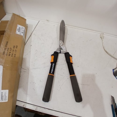 FISKARS TELESCOPIC ADJUSTABLE POWER-LEVER HEDGE TRIMMING SHEARS - 25" - 33" - ORANGE/BLACK image 2