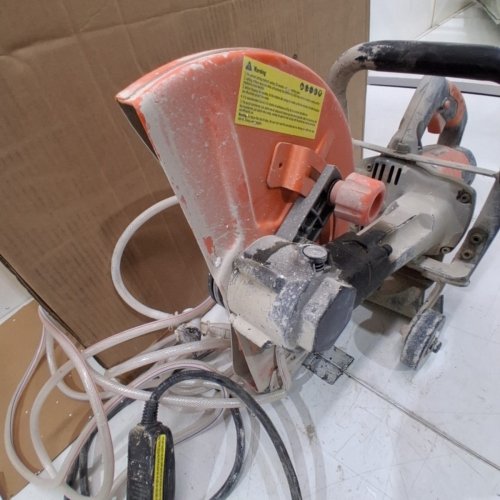 ELECTRIC CONCRETE SAW WITH 15A MOTOR WATER LINE PUMP - 12" BLADE - 4.5" MAX CUTTING DEPTH - 1800W - ORANGE (MODEL: DC305) image 5