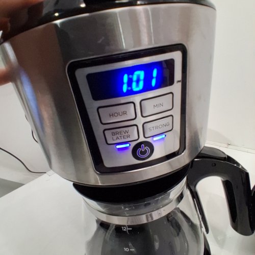 BLACK AND DECKER STAINLESS STEEL PROGRAMMABLE COFFEE MAKER - 12 CUPS - STAINLESS STEEL/BLACK (MODEL: ‎CM1231SC) image 2