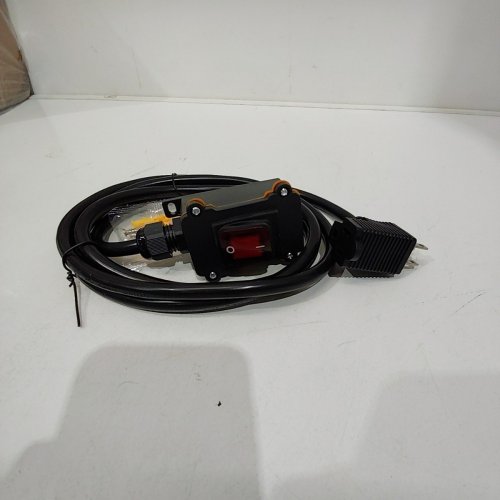 3-PRONGED PIGGYBACK EXTENSION CORD WITH INLINE SWITCH - 3.3FT - BLACK image 3