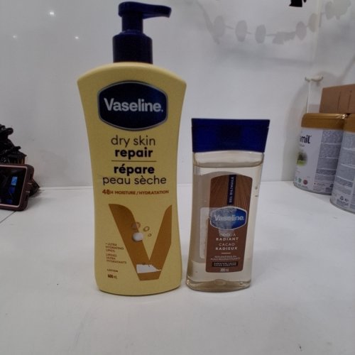 2PC VASELINE DRY SKIN REPAIR COCOA RADIANT LOTION AND REPLENISHING OIL - 600 ML + 200 ML image 2