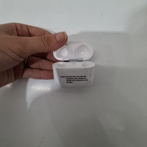 WIRELESS CHARGING CASE - AIRPODS 4 - WHITE image 3