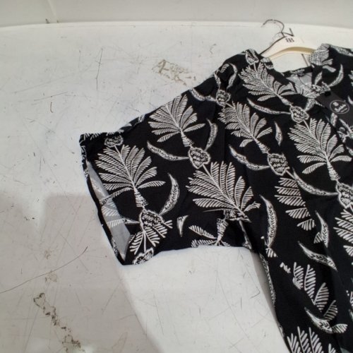 WOMEN'S BARILOCHE BOTANICAL PRINT BUTTON-UP SHIRT - SMALL / MEDIUM - 38 - BLACK / WHITE (STYLE : AZTECA) image 4