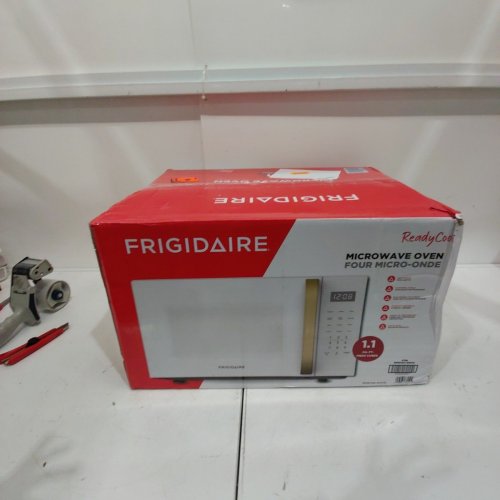FRIGIDAIRE COUNTERTOP MICROWAVE OVEN - 1.1 CU. FT - 900W - WHITE (MODEL: EMW1154) image 7