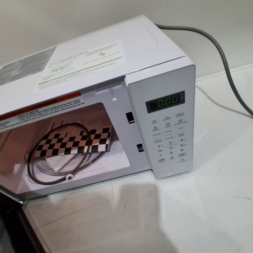 COMFEE COUNTERTOP MICROWAVE OVEN - 0.7 CU.FT/700W - WHITE (MODEL: CM-M201KWH) image 2
