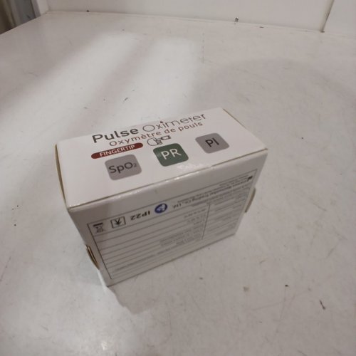 FINGERTIP CLIP PULSE OXIMETER/BLOOD SATURATION METER - BLACK - (MODEL: 331) image 3