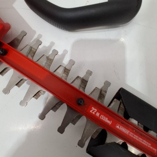 CRAFTSMAN V20 CORDLESS HEDGE TRIMMER WITH POWERSAW - 22" - 4A - RED/BLACK (MODEL: CMCHTS820D1) image 4
