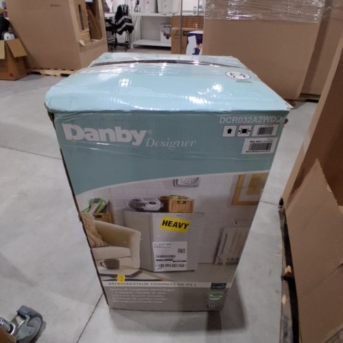 DANBY COUNTER‑HIGH COMPACT REFRIGERATOR WITH ENERGY STAR FULL‑WIDTH FREEZER CANSTOR BEVERAGE DISPENSER & REVERSIBLE DOOR -3.2 CU FT - WHITE (MODEL: DCR032A2WDD) image 5
