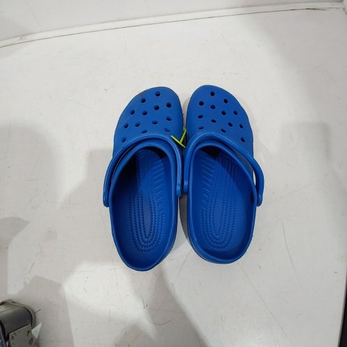 UNISEX CROCS CLASSIC CLOGS - MENS: 9 WOMENS: 11 - BLUE BOLT image 2