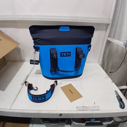YETI HOPPER M30 2.0 PORTABLE SOFT COOLER WITH MAGSHIELD ACCESS, 25" X 12" X 17.5", 26 CANS - BIG WAVE BLUE (MODEL: 18060131119) image 3