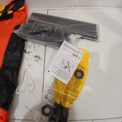 INTEX EXPLORER 300 BOAT SET image 3