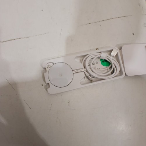 ESR HALOLOCK MINI QI2 WIRELESS PHONE CHARGER - WHITE image 3