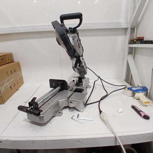 MAXXT BAND SAW WITH LIGHTWEIGHT ALUMINUM BASE WITH 10 AMP 5 INCH DEEP CUT BANDSAW - METAL - (MODEL: R2103) image 3