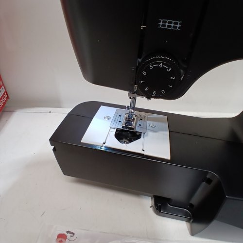 SINGER LIGHTWEIGHT & PORTABLE SEWING MACHINE WITH 45 STITCH APPLICATIONS - BLACK (MODEL: M1150) image 2