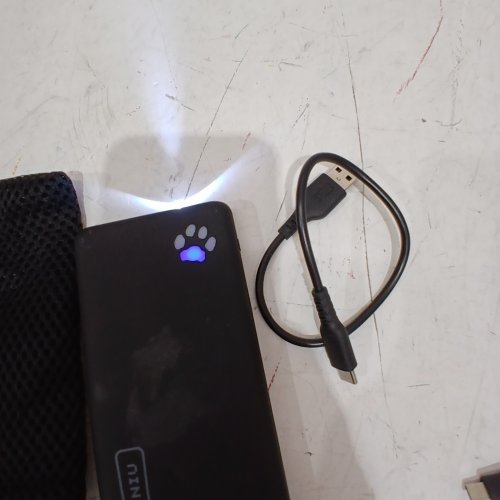 INIU 10000MAH USB C SLIM POWER BANK TRIPLE 3A CHARGER, FLASHLIGHT, PHONE CHARGER FOR IPHONE, SAMSUNG, GOOGLE, LG, IPAD - BLACK (MODEL:BI-B41) image 2