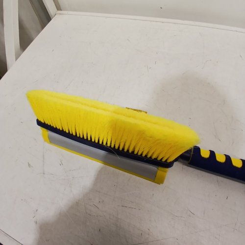 MICHELIN ULTRA DUTY TELESCOPIC SNOW BRUSH - 63" image 4