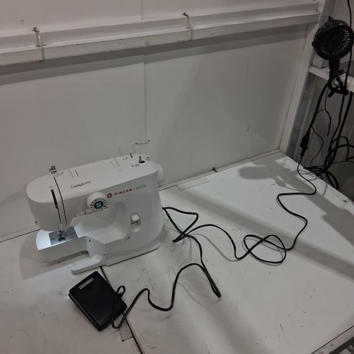 SINGER 63 STITCH BEGINNER SEWING MACHINE - WHITE (MODEL: M2100) image 2