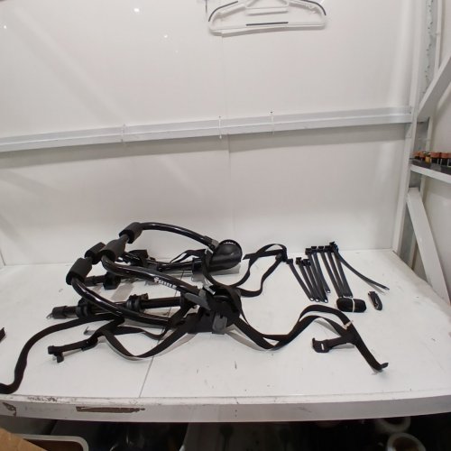 THULE GATEWAY PRO 3 REAR TRUNK MOUNTED BIKE RACK WITH LOCK KEYS - CARRIES UP TO 3 BIKES - BLACK (MODEL: 900700) image 2