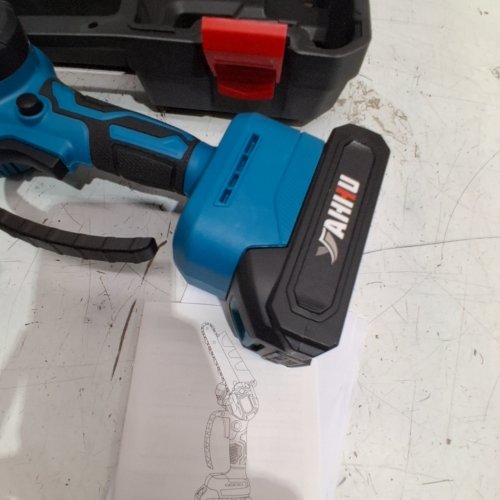 YAHHU PORTABLE ELECTRIC CORDLESS MINI CHAINSAW WITH 2 BATTERIES - 6" - 21 V - BLUE/BLACK (MODEL: CHAINSAW-BLUESET) image 4