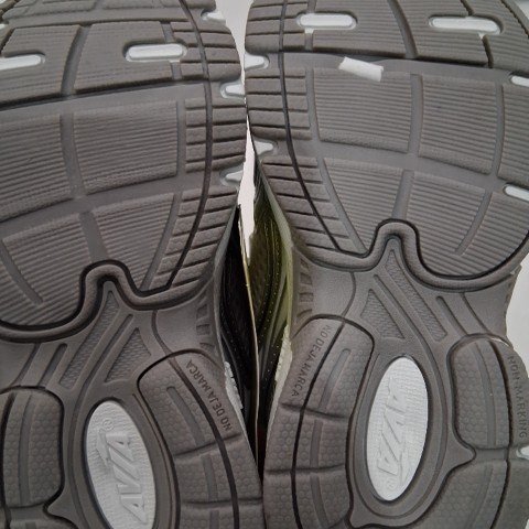 BOY'S AVIA ATHLETIC SHOES - SIZE 7 - SILVER image 4
