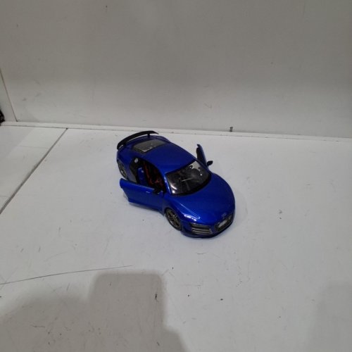 MAISTO AUDI R8 DIE-CAST MODEL CAR - 1:18 SCALE - BLUE image 3