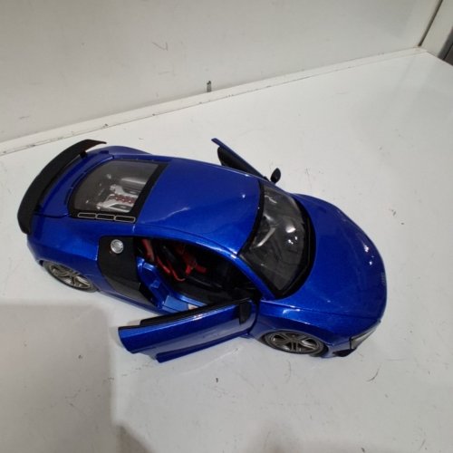 MAISTO AUDI R8 DIE-CAST MODEL CAR - 1:18 SCALE - BLUE image 4