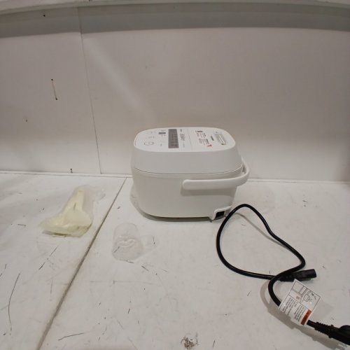 TOSHIBA RICE COOKER 5.5 CUP UNCOOKED - LED DISPLAY, 15 COOKING FUNCTIONS, 3D HEATING TECHNOLOGY, 24-HR DELAY TIMER, AUTO KEEP WARM, NONSTICK INNER POT - WHITE (MODEL: RC-10DRUNA) image 3