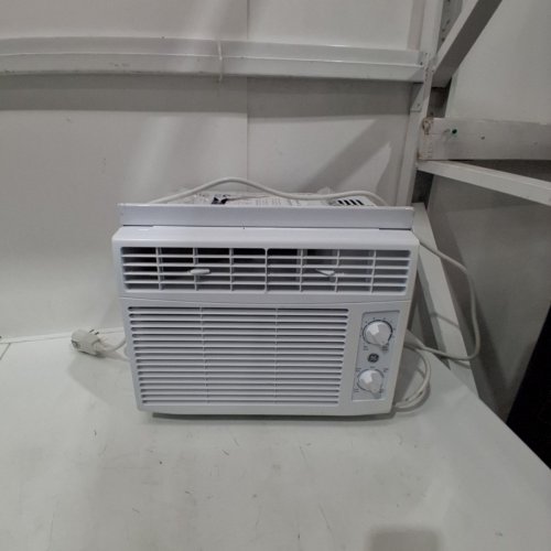 GE APPLIANCES ELECTRONIC WINDOW AIR CONDITIONER - 5,000 BTU - 150SQ.FT - WHITE (MODEL: AWAS05BWFC) image 3