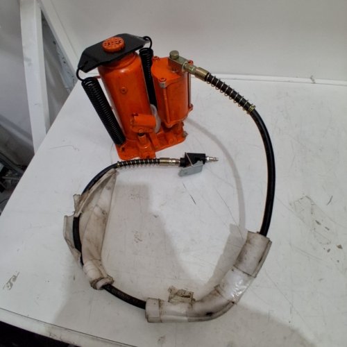 VEVOR MANUAL HEAVY DUTY WELDED AIR HYDRAULIC BOTTLE JACK WITH PUMP - 20TON - ORANGE (MODEL: MR8004) image 3