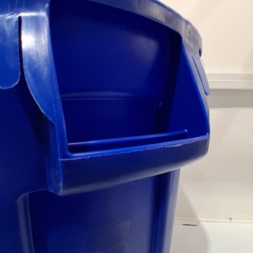 RUBBERMAID COMMERCIAL PRODUCTS VENTED BRUTE - 32 GALLON - BLUE (MODEL: FG263200BLUE) image 3
