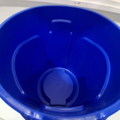 RUBBERMAID COMMERCIAL PRODUCTS VENTED BRUTE - 32 GALLON - BLUE (MODEL: FG263200BLUE) image 4