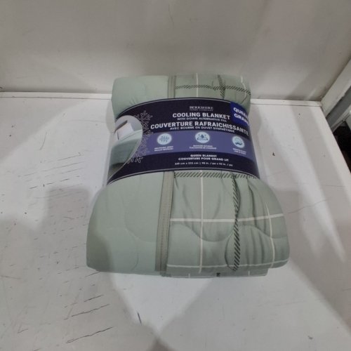 BERKSHIRE REVERSIBLE DOWN-ALTERNATIVE COOLING BLANKET - QUEEN - GREEN PLAID image 2