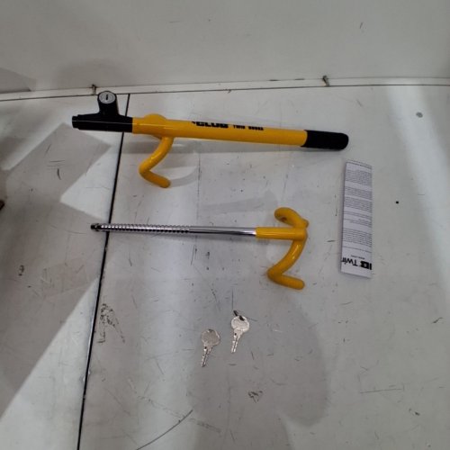 WINNER THE CLUB 3000 TWIN HOOKS STEERING WHEEL ANTI-THEFT LOCK, YELLOW image 2