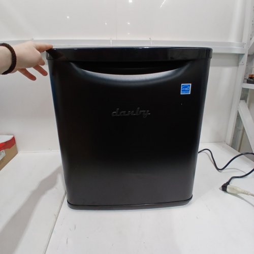 DANBY COUNTERTOP COMPACT E-STAR RATED MINI REFRIGERATOR -1.7 CU.FT. - BLACK (MODEL: DAR017A3BDB) image 5