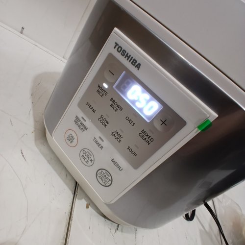 TOSHIBA DIGITAL RICE COOKER - 5.5 CUPS - WHITE - (MODEL:RC-10JSVNA) image 2