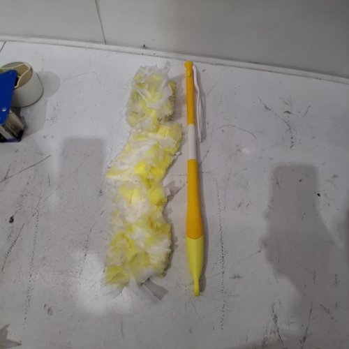 SWIFFER HEAVY DUTY SUPER EXTENDER HANDLE DUSTER WITH 4 DUSTER HEADS - 3FT - YELLOW image 2