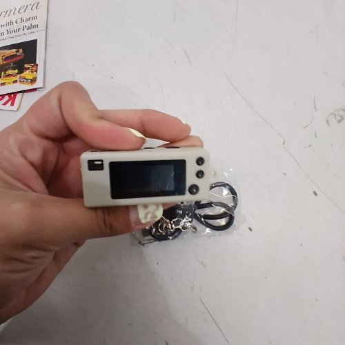 KODAK CHARMERA KEYCHAIN DIGITAL RETRO CAMERA - 3" - 1.6MP - BEIGE/MULTICOLOR (MODEL: RK0601) image 3