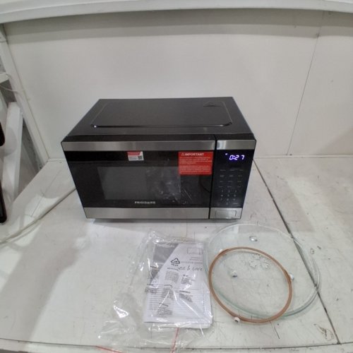 FRIGIDAIRE MICROWAVE OVEN - 0. 9CU.FT - 900W - STAINLESS STEEL (MODEL: EMW959-C) image 4
