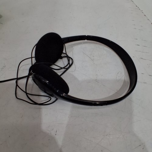 ONN LIGHTWEIGHT ON-EAR WIRED HEADPHONES WITH FOAM CUSHIONS - 3.94' CABLE - BLACK image 2