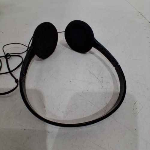 ONN LIGHTWEIGHT ON-EAR WIRED HEADPHONES WITH FOAM CUSHIONS - 3.94' CABLE - BLACK image 5