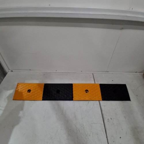 TONCHEAN HEAVY DUTY RUBBER DRIVEWAY CURB RAMP - 40" X 6" X 2" - BLACK/YELLOW image 2