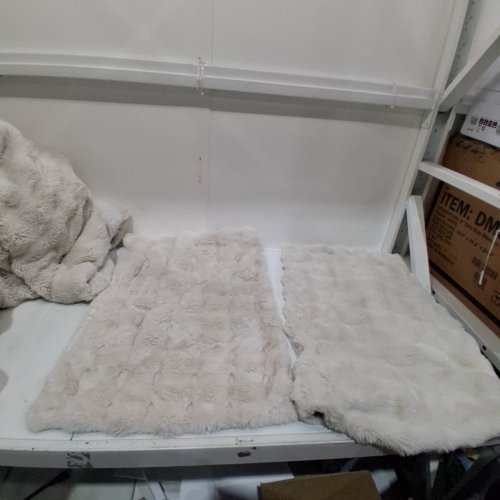 3PC FRYE FAUX FUR COMFORTER SET - QUEEN - CREAM (MODEL: 1796287) image 5