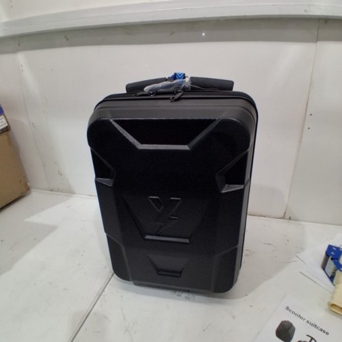 KID'S 2-IN-1 RIDE-ON SCOOTER SUITCASE - 20" - BLACK/BLUE image 3
