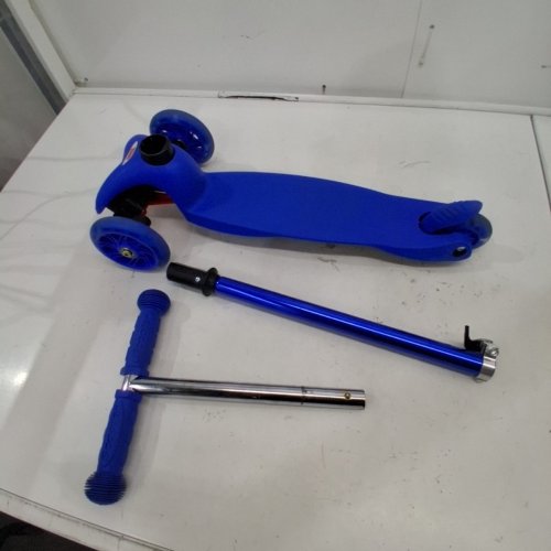 RUGGED RACERS KIDS MINI DELUXE 3-WHEEL KICK SCOOTER WITH LED AND ADJUSTABLE HEIGHT - 21" - BLUE (MODEL: BH19897) image 2