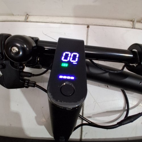 FOLDABLE ELECTRIC SCOOTER FOR ADULTS - 350 W - 30-40KM RANGE - BLACK/RED (MODEL: W5/W6) image 2
